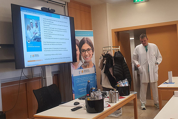 Schulungsraum mit Dr. Roland Seidel