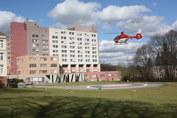 Hubschrauber der Luftrettung am Städtischen Krankenhaus Pirmasens